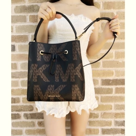 Michael Kors Handbags - Michael Kors Suri Large Bucket Bag, NWT!